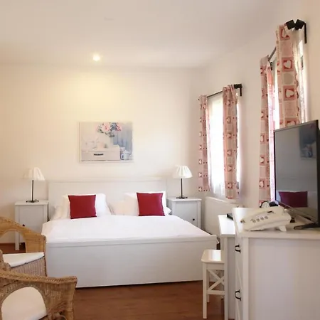 Hotel Strelnice 3*